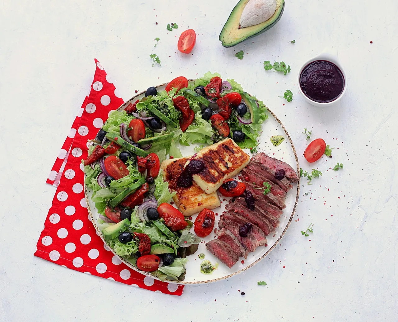 Idealne sałatki do steka, które podkręcą smak Twojego dania