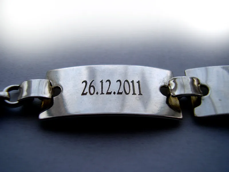 Pomysły na grawer na bransoletce, które wzruszą Twoją bliską osobę