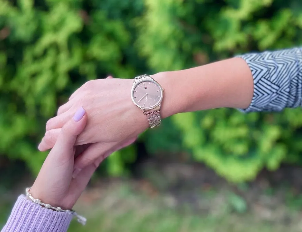 Zegarek damski ozdobny: elegancja i styl na każdą okazję