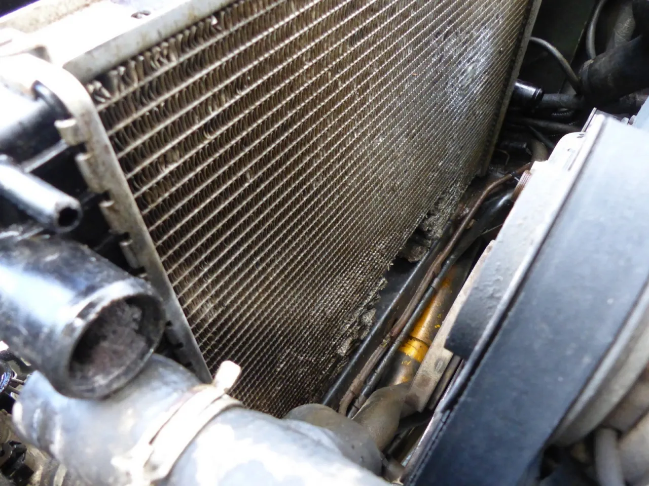 Dziurawa chłodnica? Co robić? Plan awaryjny i koszty naprawy