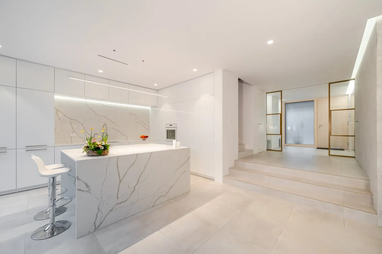 Konglomerat czy ceramika: co wybrać, aby uniknąć kosztownych błędów?