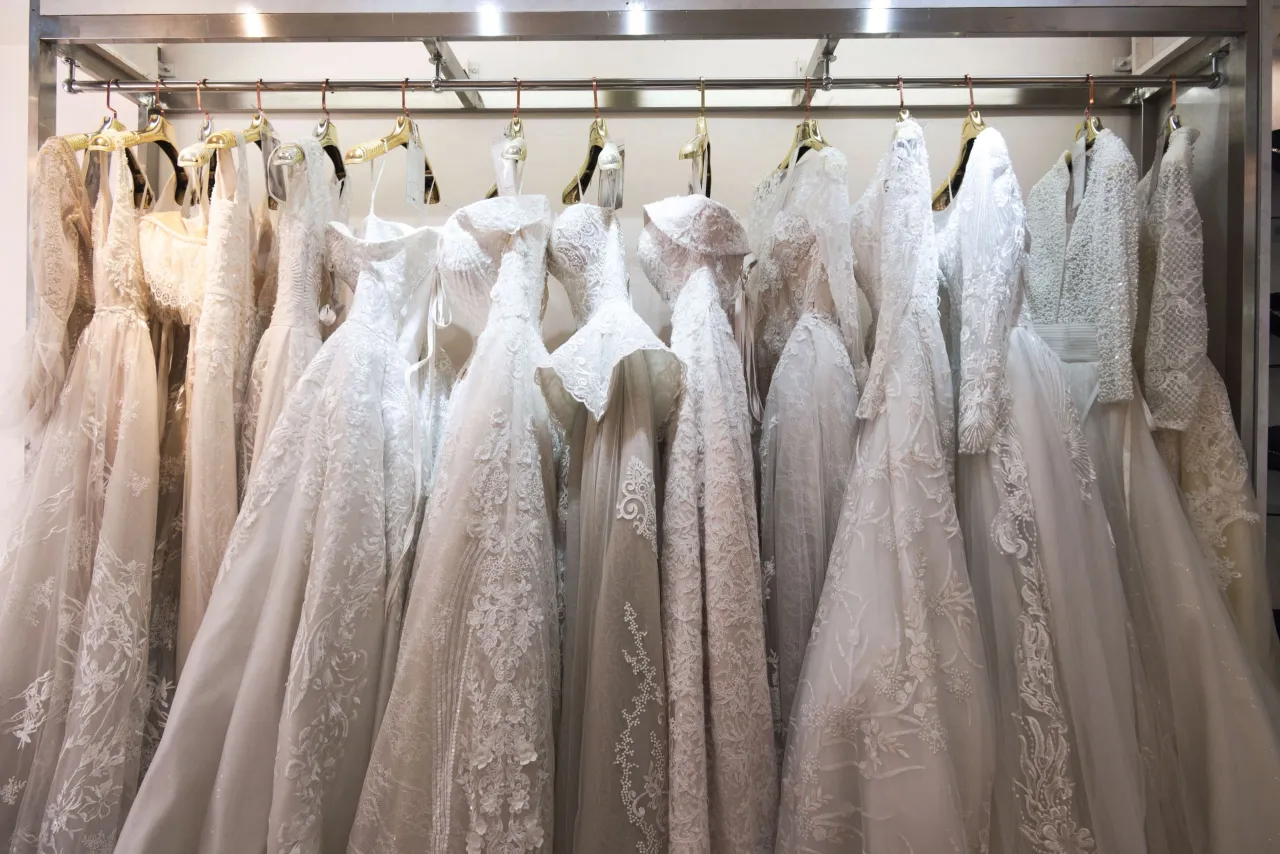 Jaki kolor sukni ślubnej dla wdowy? Wybierz z sercem i stylem