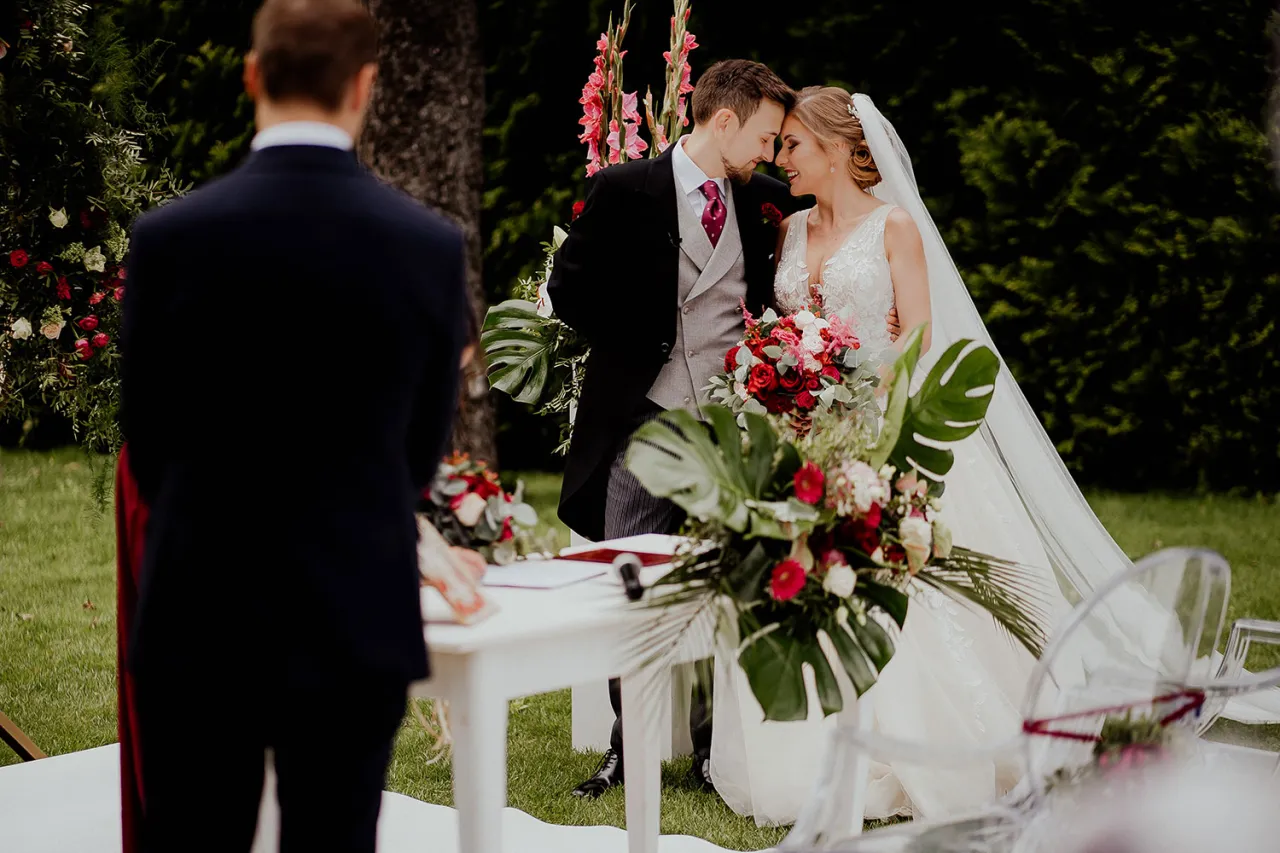Ślub humanistyczny: Ceremonia marzeń bez mocy prawnej w Polsce