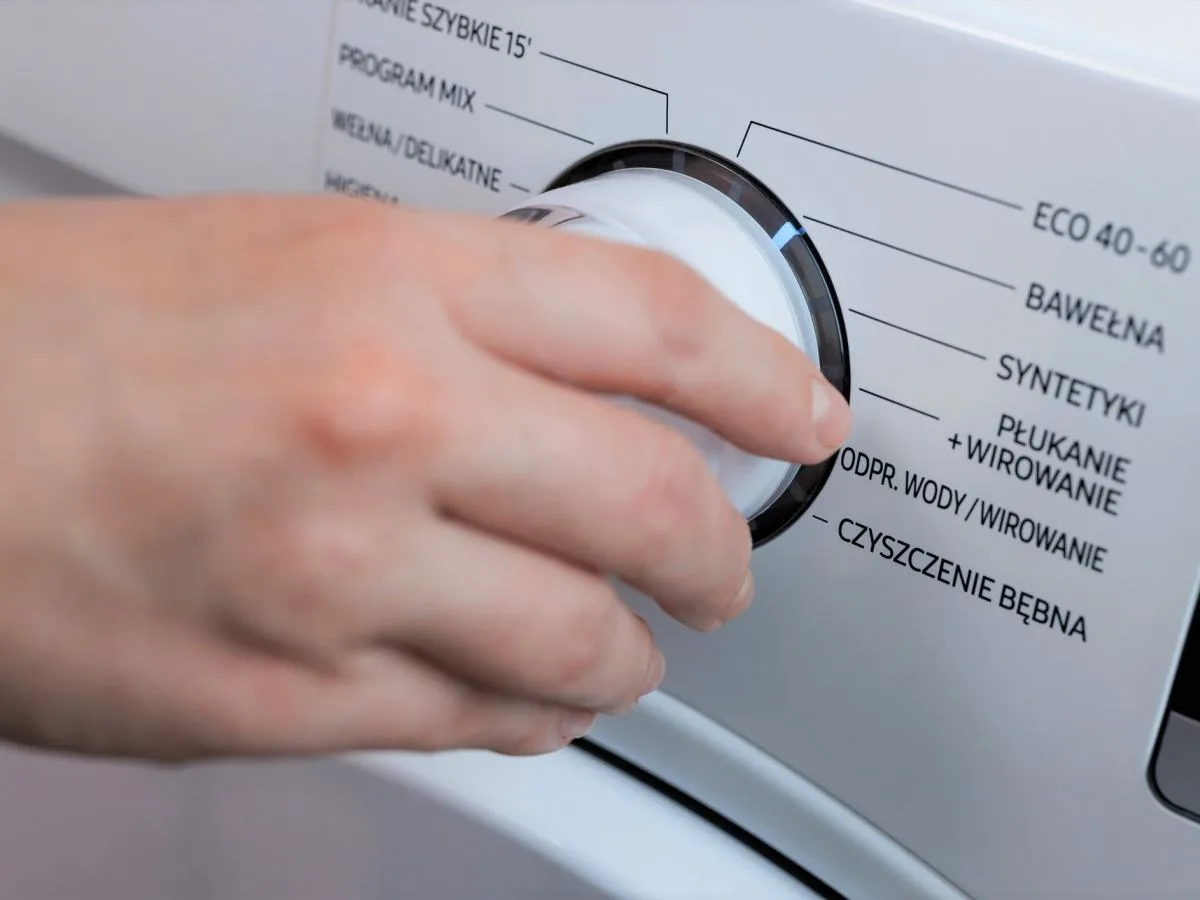 Ile prądu zużywa pralka? Oblicz koszt prania i oszczędzaj