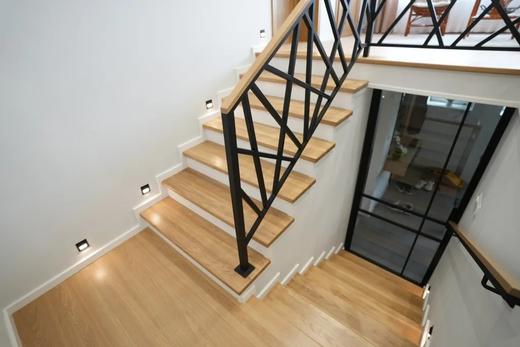 Schody dąb bielony: Elegancja i funkcjonalność w Twoim domu Schody dąb bielony: Elegancja i funkcjonalność w Twoim domu