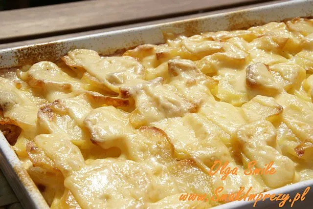 Zapiekanka ziemniaczana ze śmietaną: Przepis i sekrety kremowości