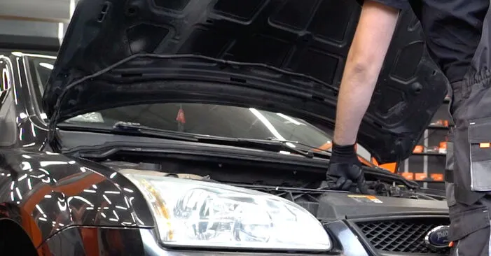 Ile oleju potrzebuje ford focus mk2 1.6 benzyna na wymianę?