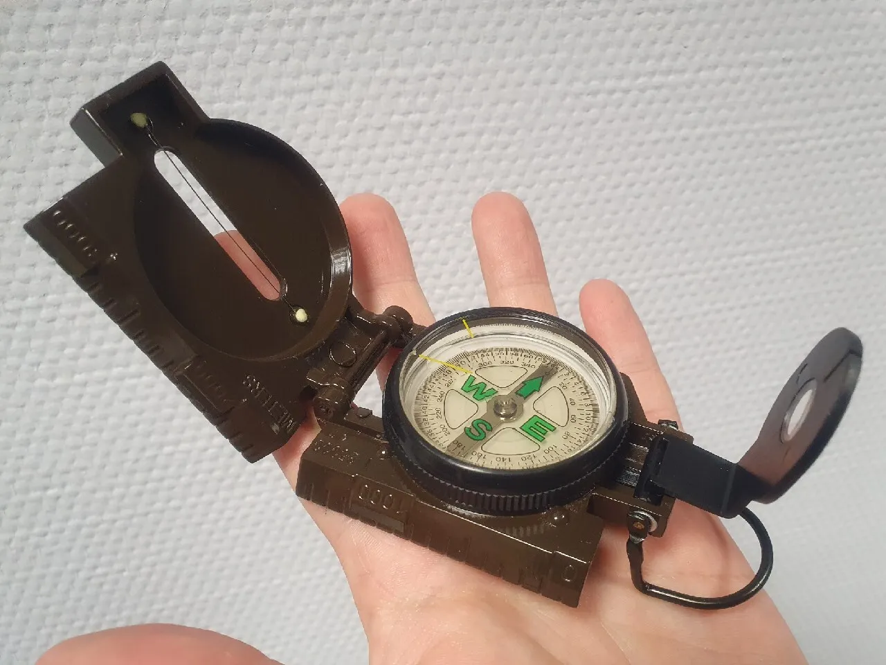 Gdzie kupić kompas w Warszawie - najlepsze miejsca i oferty