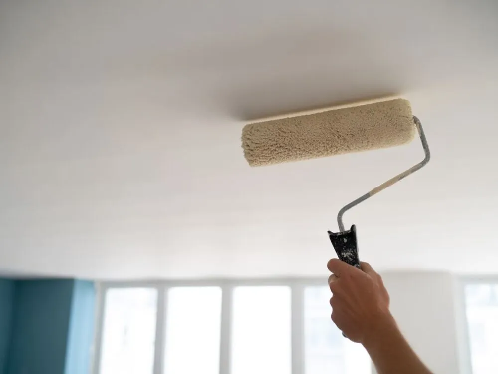 Malowanie ścian wałkiem bez smug: poradnik krok po kroku