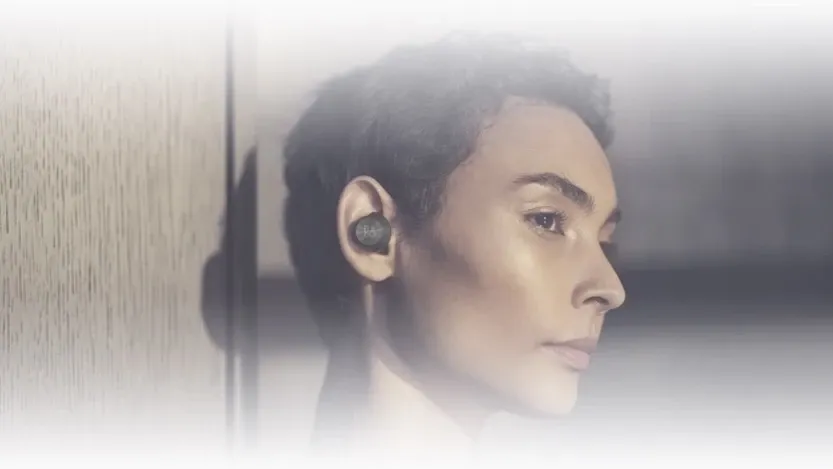 Jak założyć słuchawki douszne bezprzewodowe, żeby nie wypadały? Sprawdzone sposoby