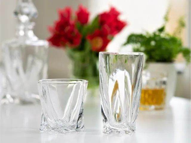 Idealne szklanki do napojów: przewodnik, trendy i praktyczne porady