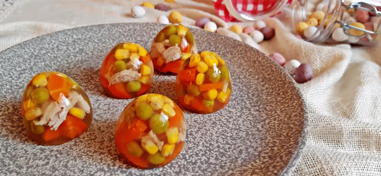 Jak zrobić galaretkę w kształcie jajek - proste przepisy i triki