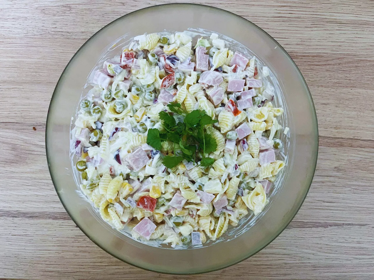 Jakie sałatki na komunię, które zachwycą gości i będą pyszne