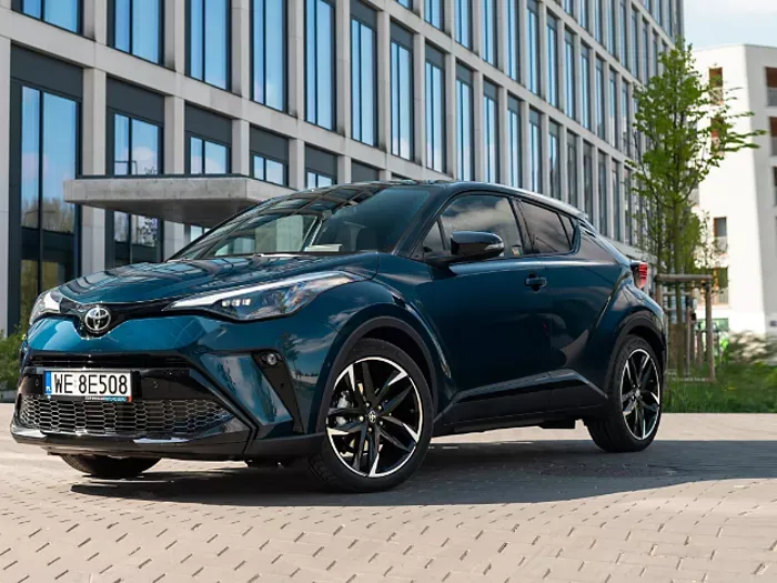 Ile kosztuje hybryda w salonie? Ceny nowych aut hybrydowych