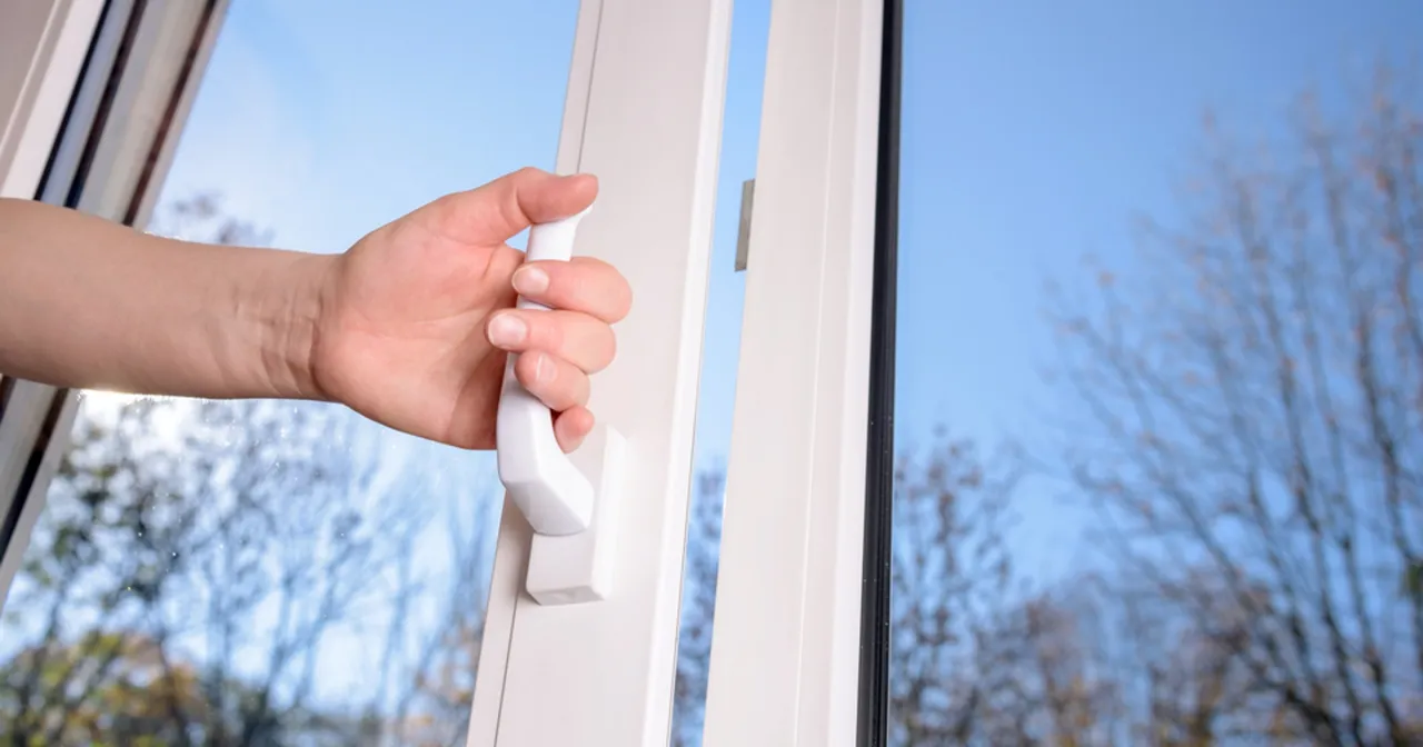 Jak długo wietrzyć mieszkanie, aby uniknąć wilgoci i poprawić komfort?