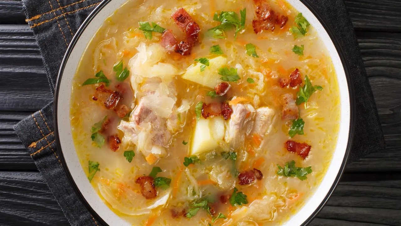 Jak zrobić zupę kapuśniak - łatwy przepis na smaczną zupę domową