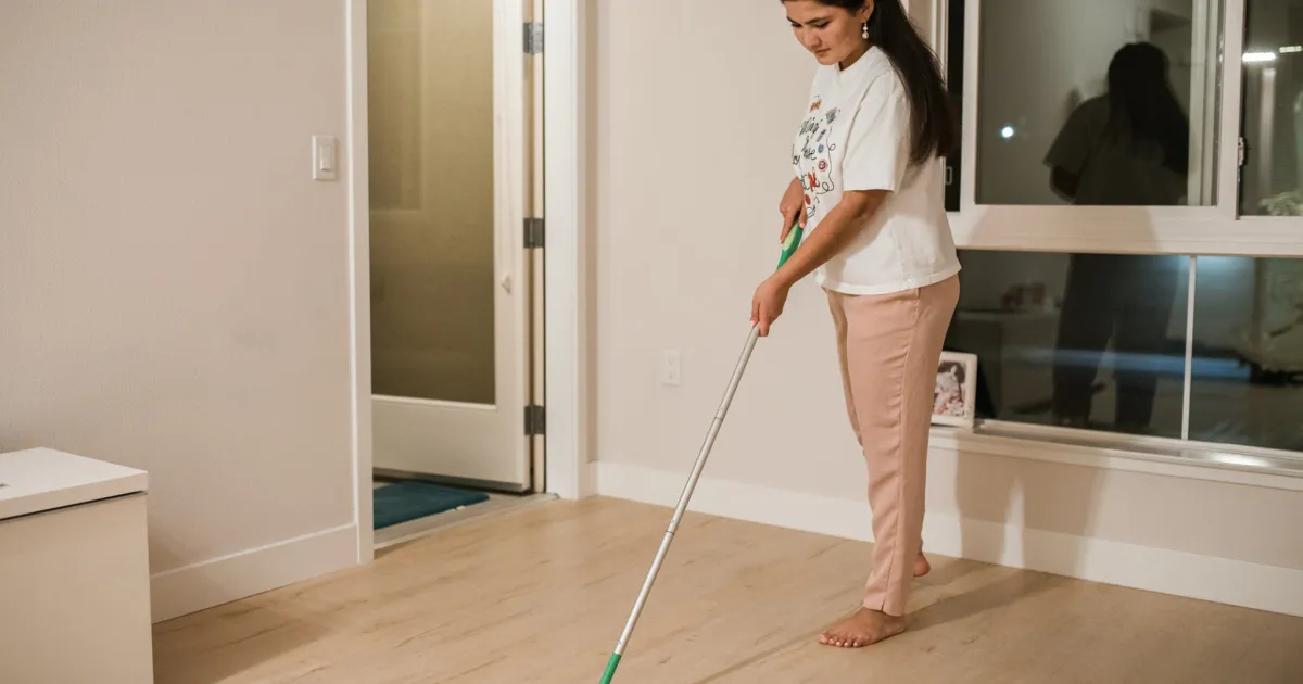 Czym myć panele po remoncie, aby uniknąć zniszczeń i zabrudzeń?