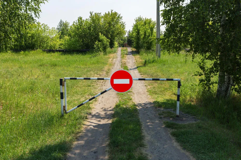 Kto stawia znaki drogowe na osiedlu? Sprawdź, kto jest odpowiedzialny Kto stawia znaki drogowe na osiedlu? Sprawdź, kto jest odpowiedzialny