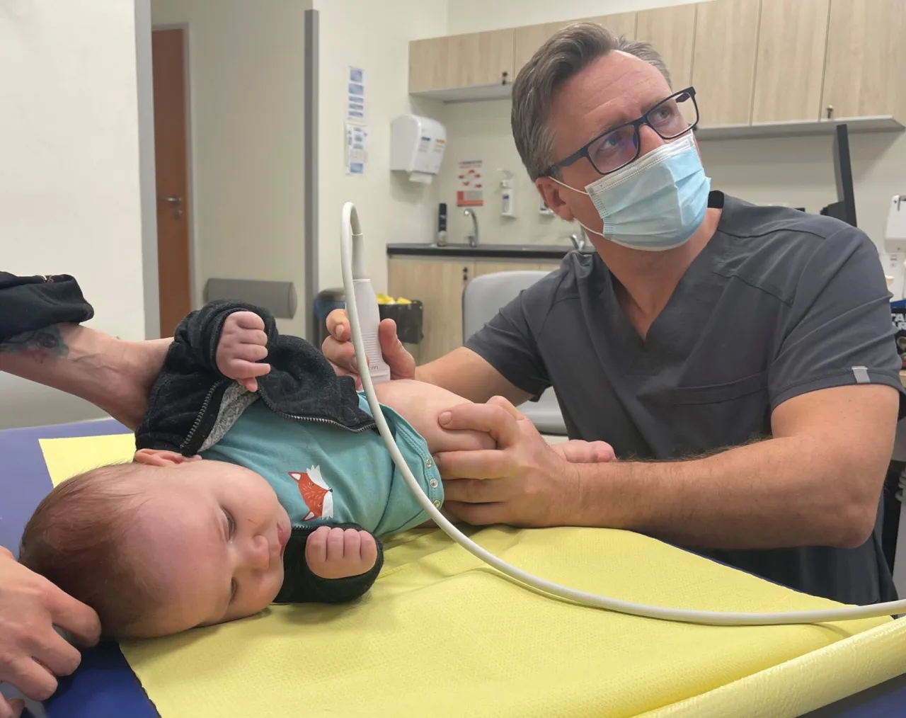 Jak prawidłowo ubrać dziecko na USG bioderek: praktyczny poradnik dla rodziców