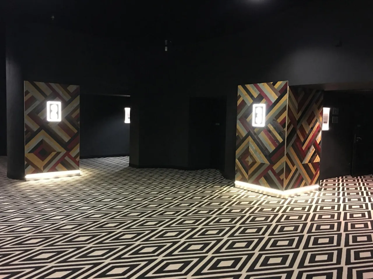 Art Deco w kinie: Jak filmy kształtują styl wnętrz?