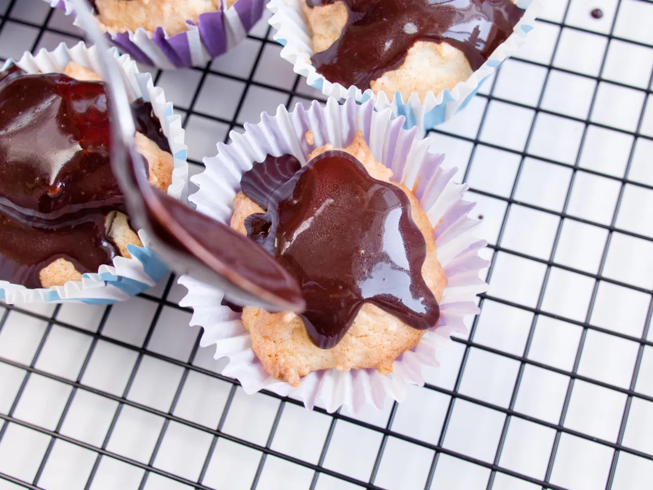 Jak zrobić polewę na ciasto - proste przepisy i sprawdzone metody