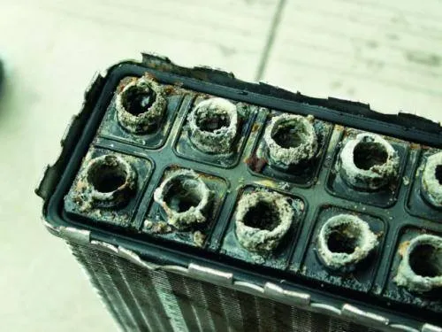 Jak naprawić chłodnicę klimatyzacji i uniknąć kosztownych napraw