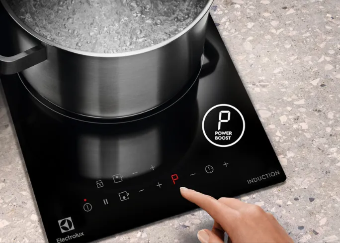 Co oznacza E na płycie indukcyjnej - rozwiązanie najczęstszych problemów