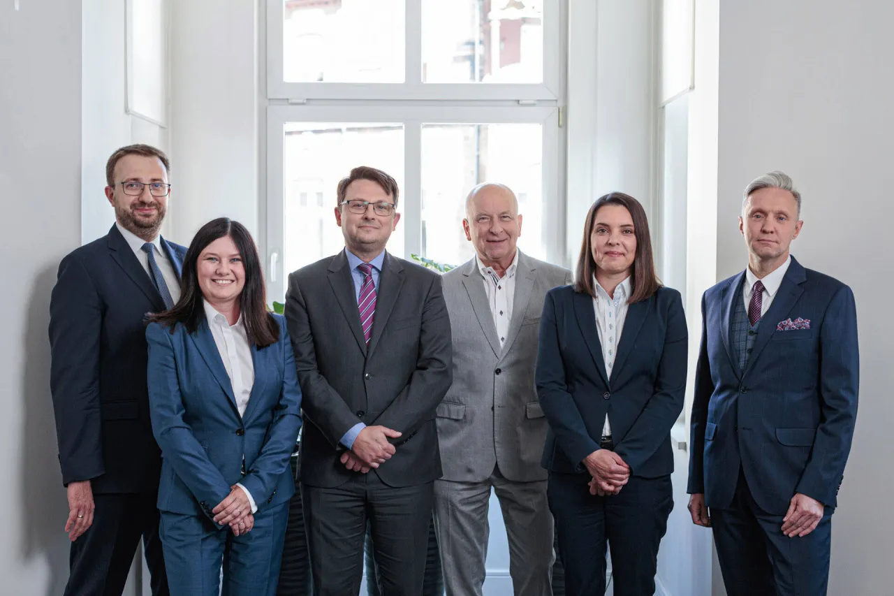 Czy adwokat może bronić członka rodziny? Etyka i wyzwania prawne