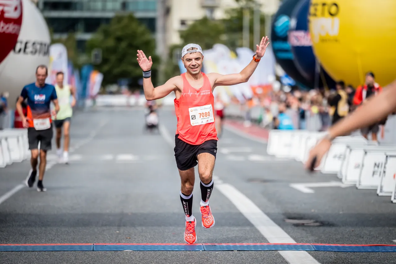 Maraton jaki czas: poznaj średnie czasy ukończenia dla biegaczy