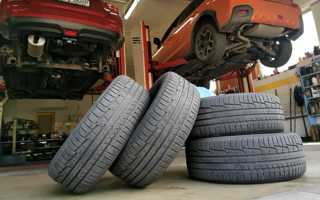 Wymiana opon na zimowe kiedy? Sprawdź, aby uniknąć problemów tej zimy