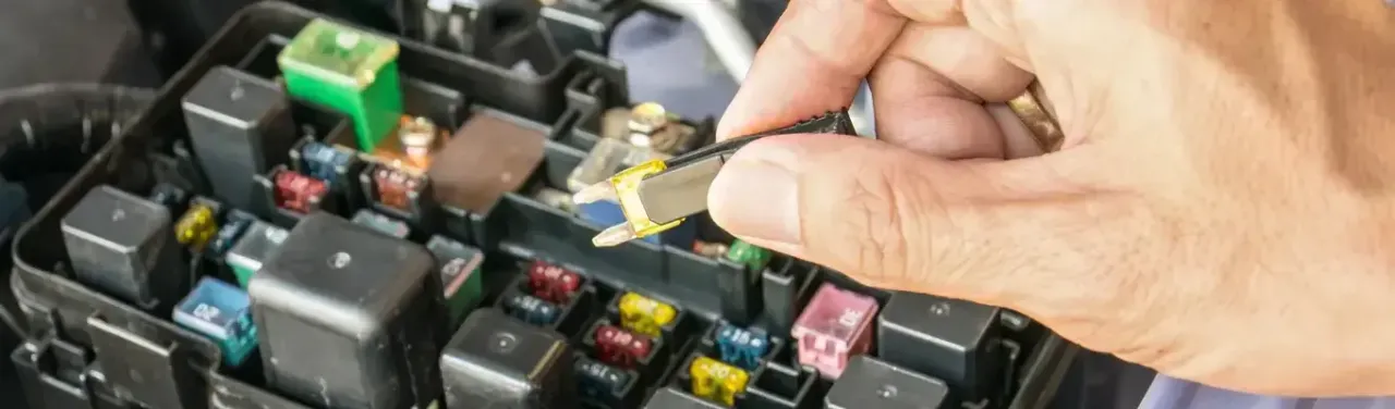 Gdzie są bezpieczniki audi a3 8p i jak uniknąć problemów elektrycznych