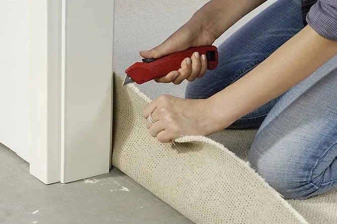 Gdzie wyrzucić wykładzinę dywanową? Prawidłowa utylizacja krok po kroku