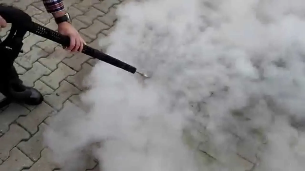 Jak usunąć ślady po oponach? Skuteczne metody i porady na każdą plamę