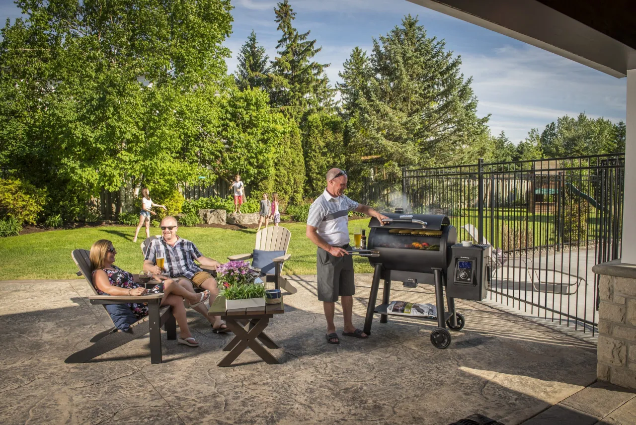 Jaki grill z wędzarnią wybrać - Poradnik eksperta
