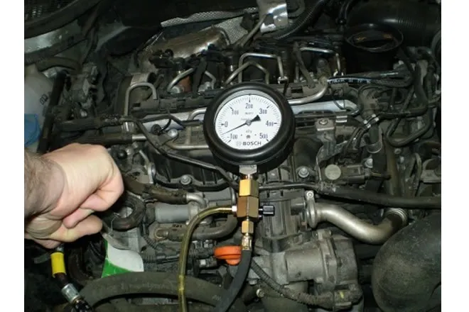 Objawy uszkodzonego czujnika na listwie wtryskowej - co musisz wiedzieć