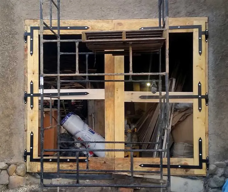 Jak zrobić drzwi do garażu z desek i uniknąć najczęstszych błędów