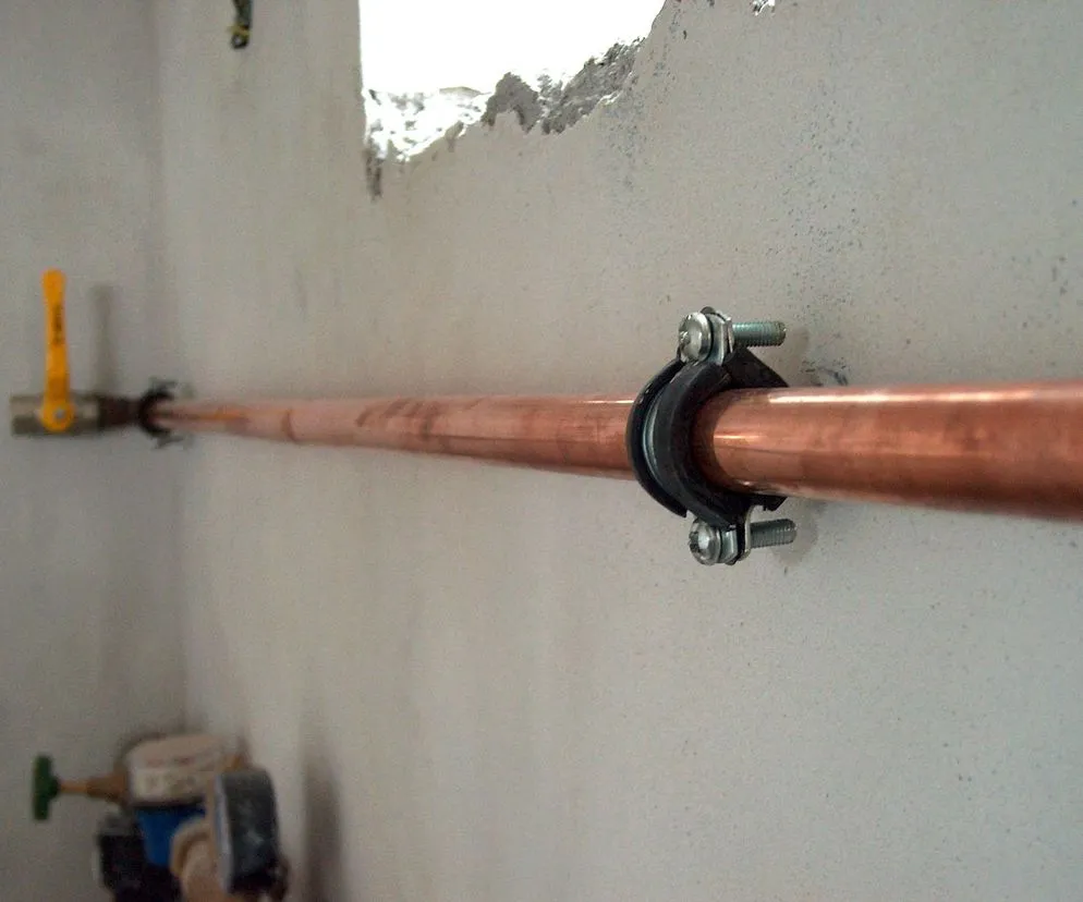 Czy można zabudować rury gazowe? Zasady, wymagania i praktyczne porady