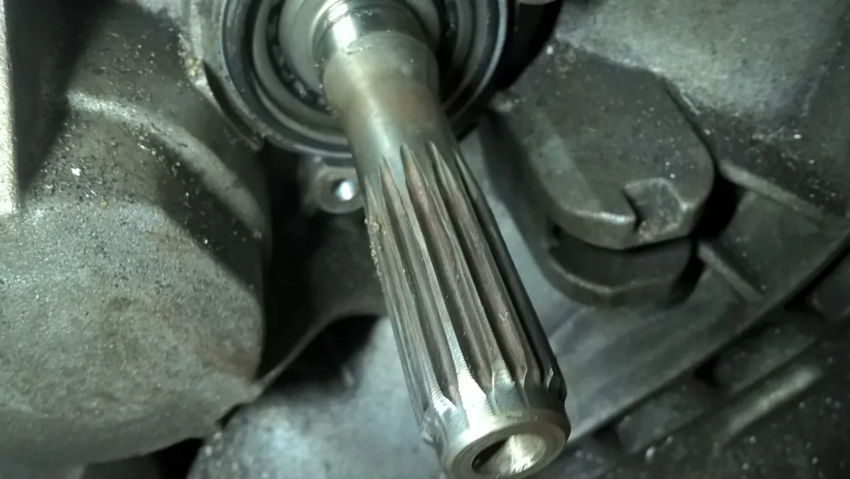 Przyczyna twardego pedału sprzęgła - co może być nie tak z Twoim autem?