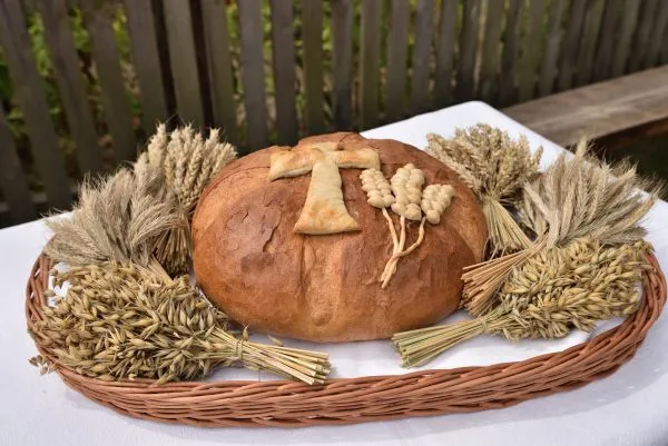 Sennik Chleba: Symbolika i znaczenie snów o chlebie