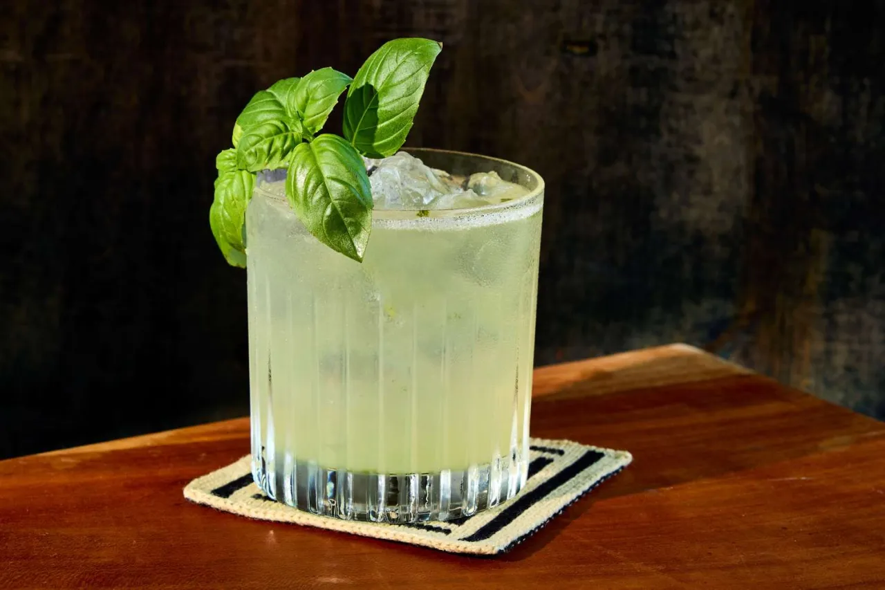 Gin Basil Smash - Jak przygotować perfekcyjny drink?