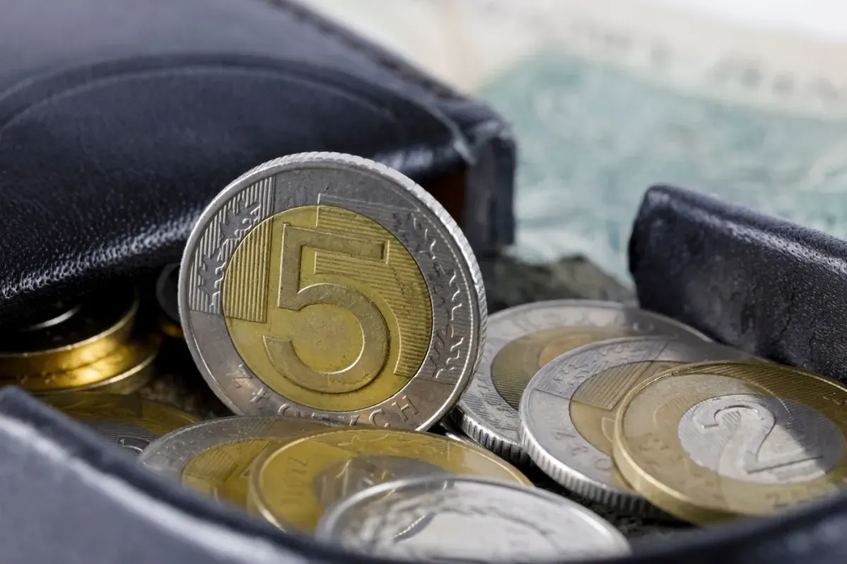 Ile wynosi zasiłek pielęgnacyjny na dziecko? Sprawdź aktualne stawki