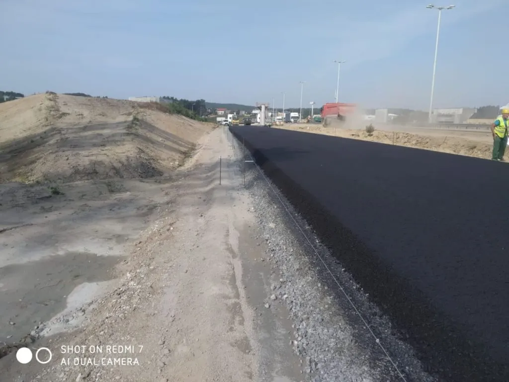 Tajemnice asfaltu: Z czego powstaje droga pod Twoimi kołami?