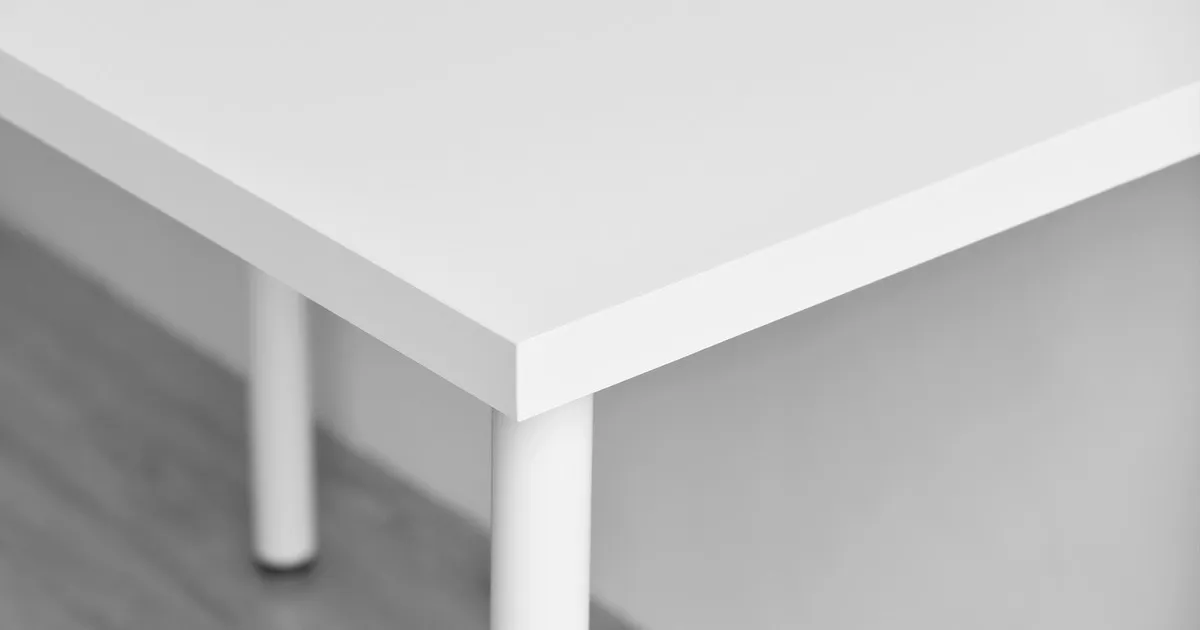 Jak zabezpieczyć rogi stołu przed dzieckiem, aby uniknąć urazów