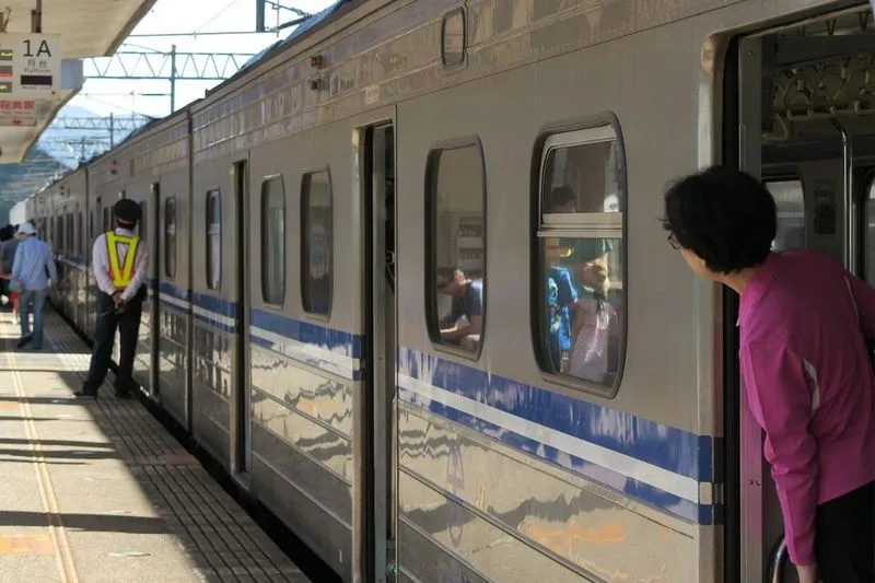 Jak pokazać bilet PKP kupiony przez internet bez stresu i problemów