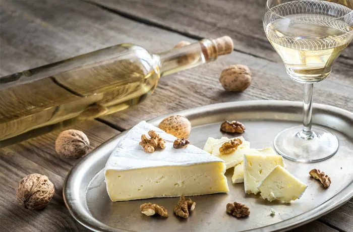 Jakie przekąski do wina sprawią, że Twój wieczór będzie niezapomniany?