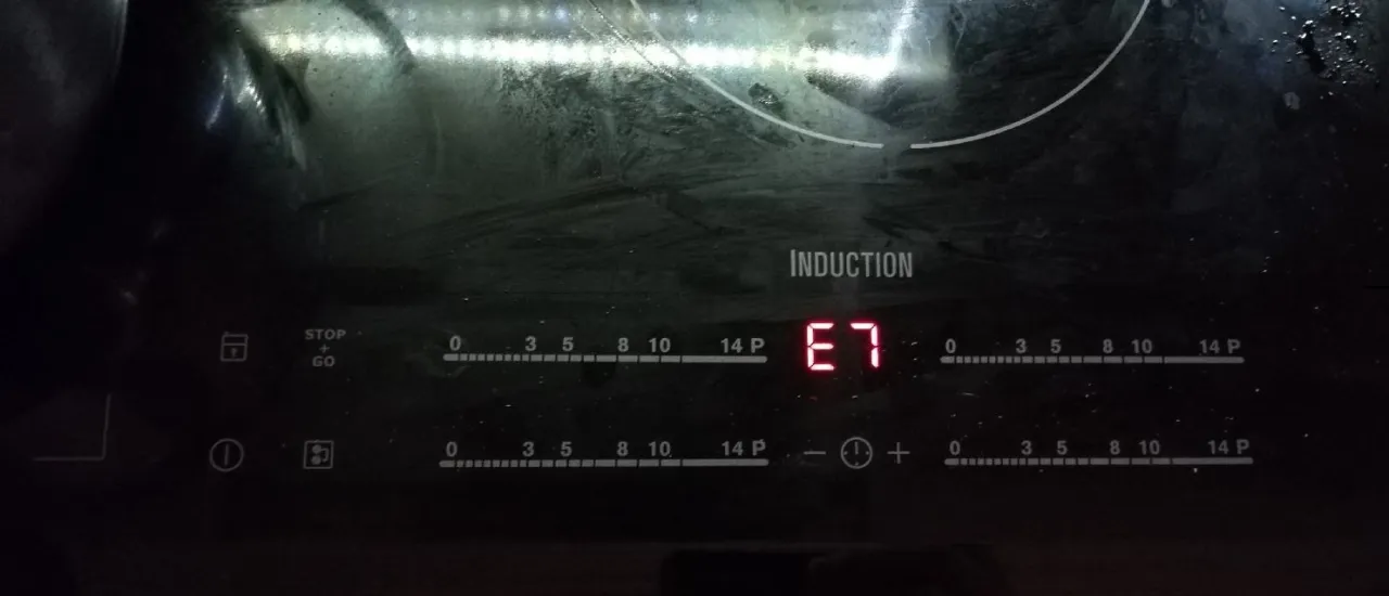 Pęknięta płyta indukcyjna - natychmiastowe działania i skuteczne rozwiązania