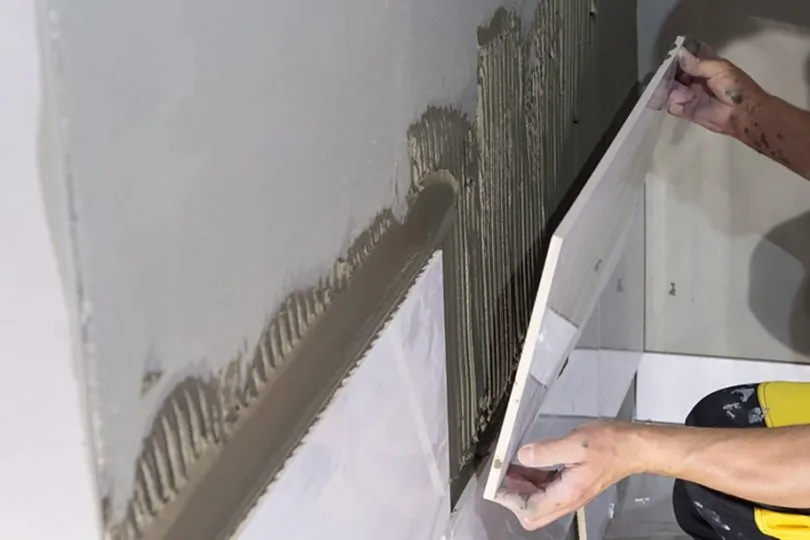 Jaką zaprawę klejową do gresu wybrać, aby uniknąć problemów?