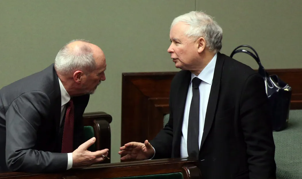 Co Macierewicz ma na Kaczyńskiego? Sekrety ich politycznej współpracy