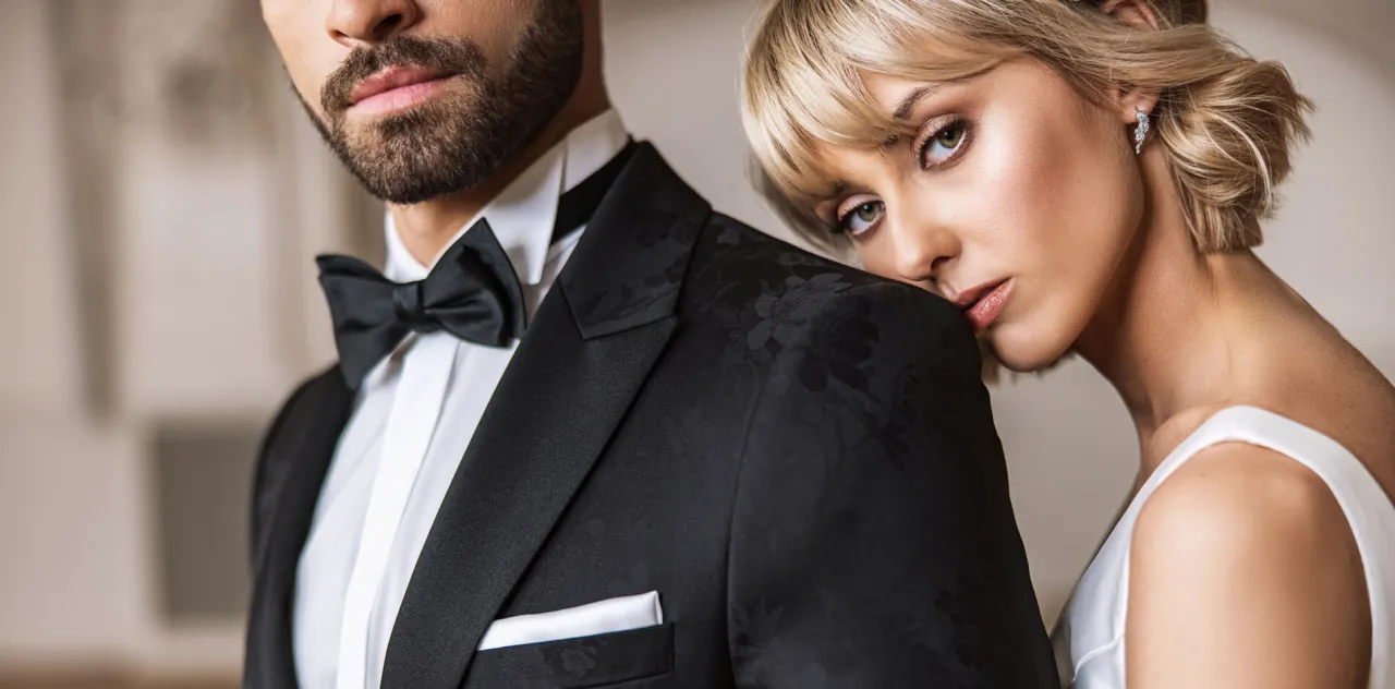 Jaka mucha do czarnej koszuli? Odkryj idealne kolory i style