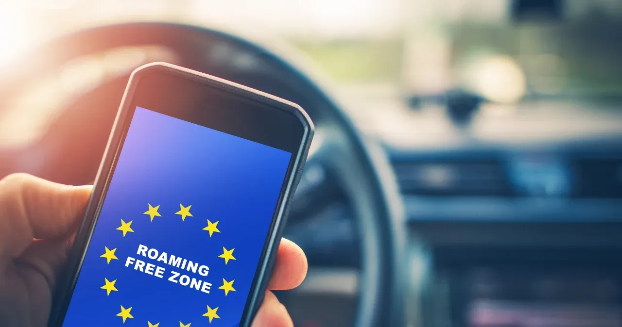 Jak szybko włączyć roaming w Play bez dodatkowych opłat i przykrych niespodzianek